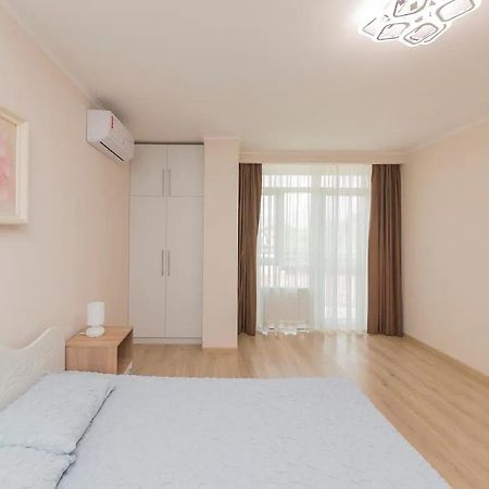 Comfortable Apartment In The Centre Odessa Exterior photo