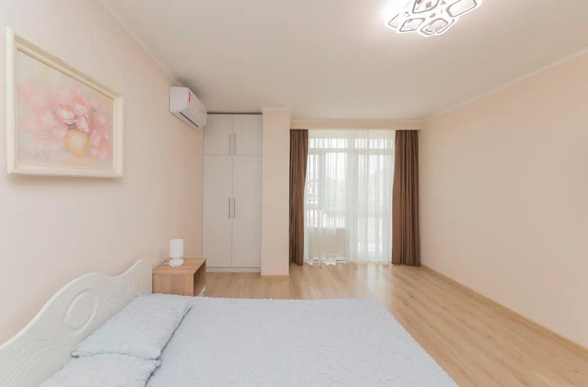 Comfortable Apartment In The Centre Odessa Exterior photo