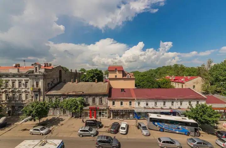 Comfortable Apartment In The Centre Odessa Exterior photo